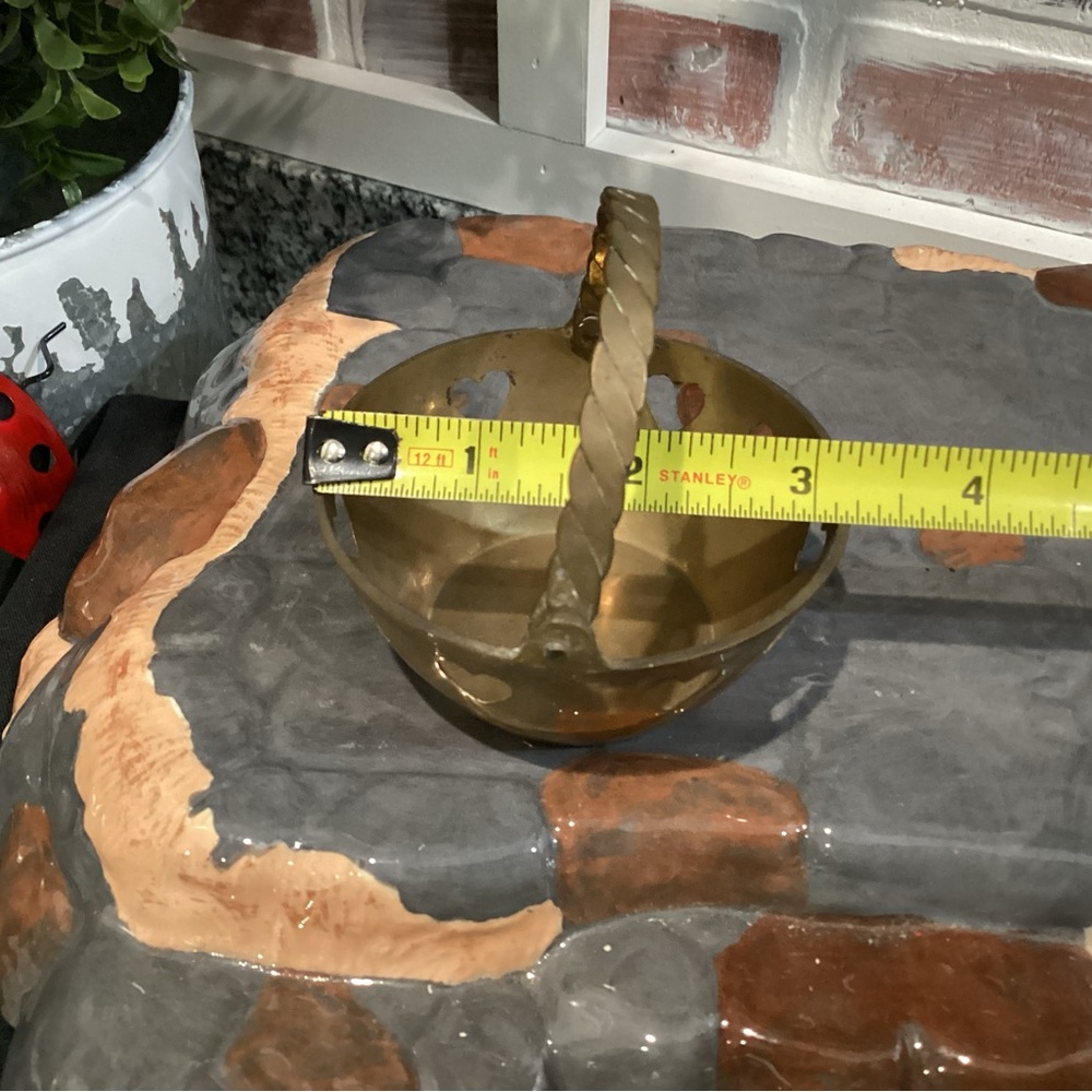 🟡 Vintage - Solid Brass Heart Cutouts Basket with Handle - Very Unique - Picture 7 of 9
